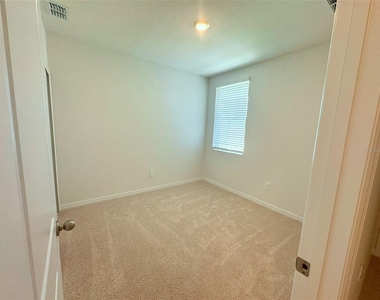 1461 Brekey Way - Photo Thumbnail 13