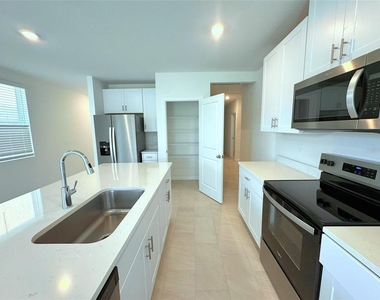 1461 Brekey Way - Photo Thumbnail 8