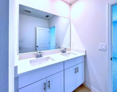 1461 Brekey Way - Photo Thumbnail 18