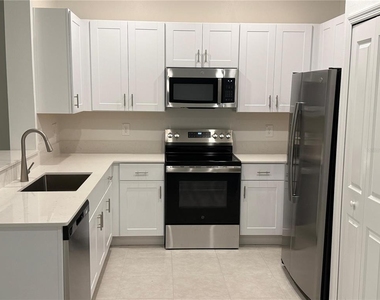 10300 Honey Hammock Way - Photo Thumbnail 2