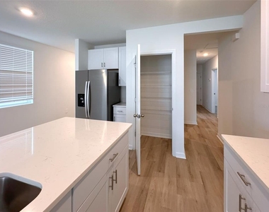 1778 Brekey Way - Photo Thumbnail 15