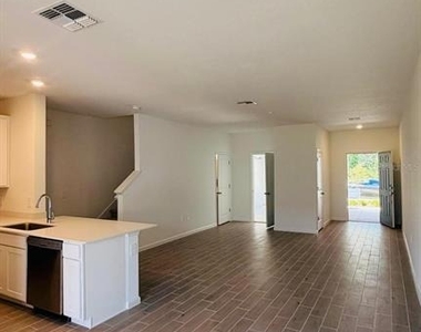 3639 Se 37th Avenue - Photo Thumbnail 3