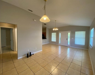 502 Blackbird Lane - Photo Thumbnail 3