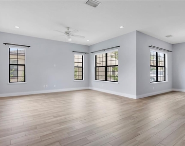 2251 Nairn Drive - Photo Thumbnail 5