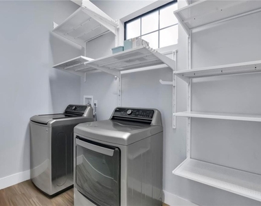 2251 Nairn Drive - Photo Thumbnail 13