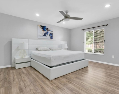8644 Sandberry Boulevard - Photo Thumbnail 9