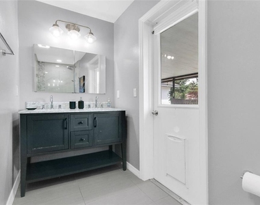 8644 Sandberry Boulevard - Photo Thumbnail 11