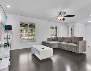 8644 Sandberry Boulevard - Photo Thumbnail 2
