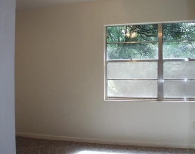621 Nw 36th Drive - Photo Thumbnail 13
