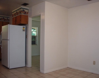 621 Nw 36th Drive - Photo Thumbnail 6