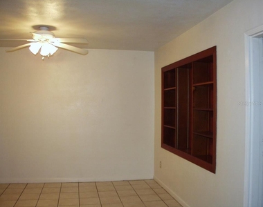 621 Nw 36th Drive - Photo Thumbnail 8