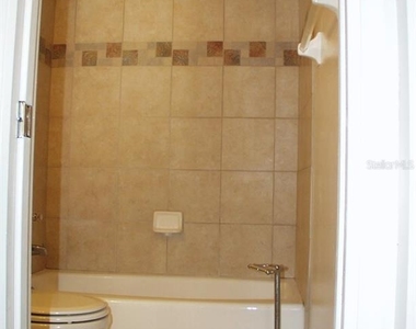621 Nw 36th Drive - Photo Thumbnail 11