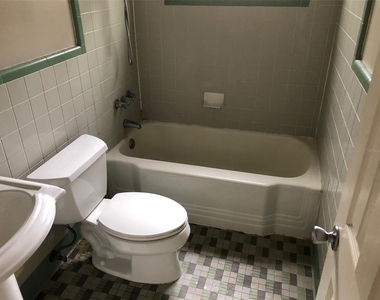 304 Nw 36th Street - Photo Thumbnail 3
