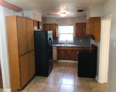 304 Nw 36th Street - Photo Thumbnail 8