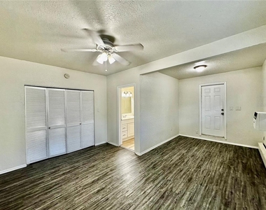 110 N Mills Avenue - Photo Thumbnail 11