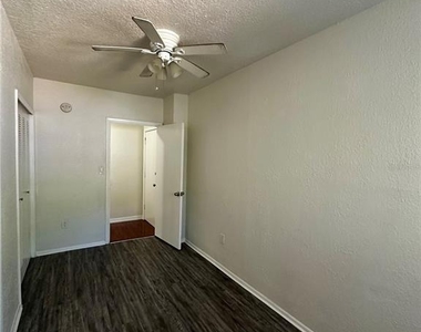 110 N Mills Avenue - Photo Thumbnail 3