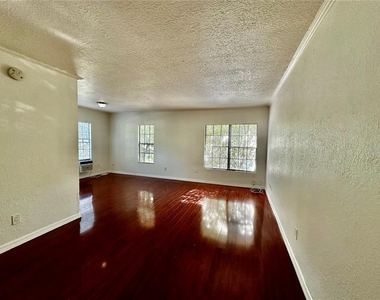 110 N Mills Avenue - Photo Thumbnail 5