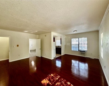 110 N Mills Avenue - Photo Thumbnail 6