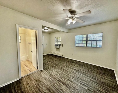 110 N Mills Avenue - Photo Thumbnail 9