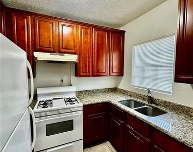 110 N Mills Avenue - Photo Thumbnail 8