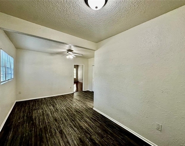 110 N Mills Avenue - Photo Thumbnail 13