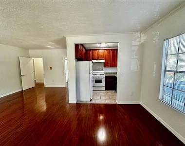 110 N Mills Avenue - Photo Thumbnail 7