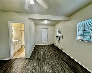 110 N Mills Avenue - Photo Thumbnail 10
