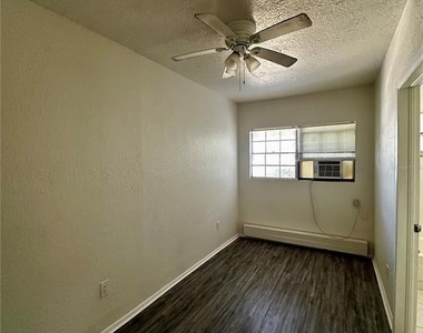 110 N Mills Avenue - Photo Thumbnail 2
