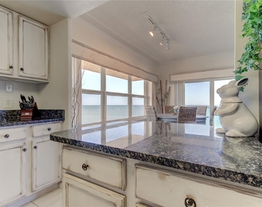 880 Mandalay Avenue - Photo Thumbnail 23