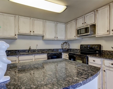 880 Mandalay Avenue - Photo Thumbnail 19