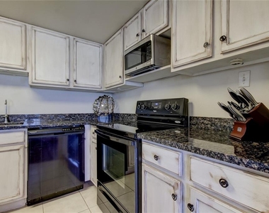 880 Mandalay Avenue - Photo Thumbnail 20
