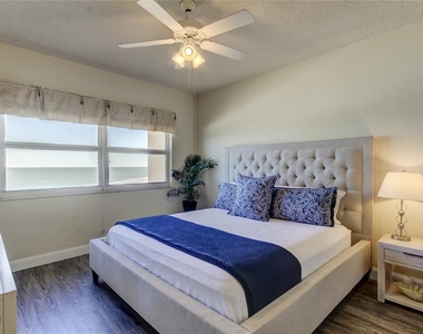 880 Mandalay Avenue - Photo Thumbnail 3