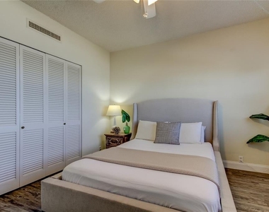 880 Mandalay Avenue - Photo Thumbnail 11