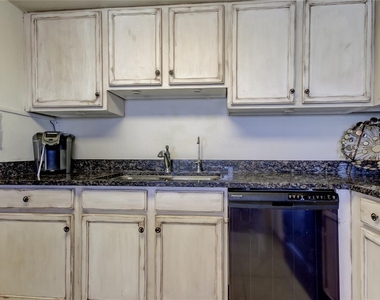 880 Mandalay Avenue - Photo Thumbnail 21