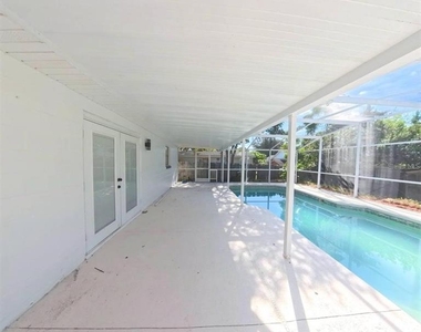 905 Spring Creek Drive - Photo Thumbnail 17