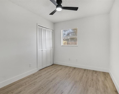905 Spring Creek Drive - Photo Thumbnail 11