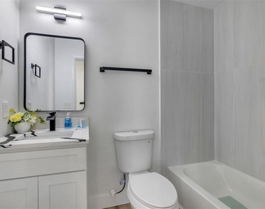 905 Spring Creek Drive - Photo Thumbnail 15