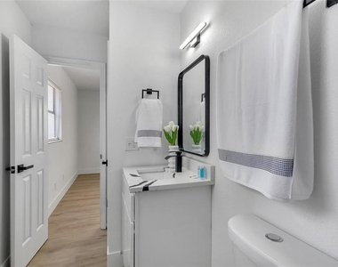 905 Spring Creek Drive - Photo Thumbnail 14