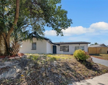 905 Spring Creek Drive - Photo Thumbnail 2