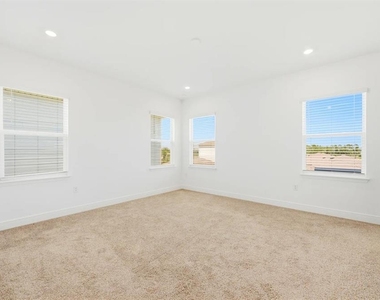 16453 Hamlin View Street - Photo Thumbnail 15