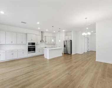 16453 Hamlin View Street - Photo Thumbnail 12
