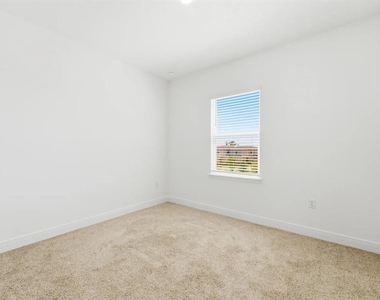 16453 Hamlin View Street - Photo Thumbnail 18