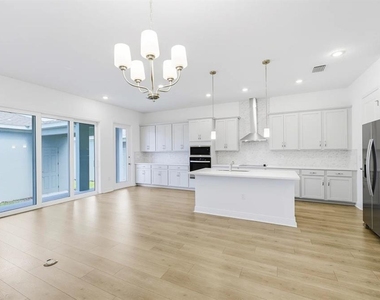 16453 Hamlin View Street - Photo Thumbnail 13