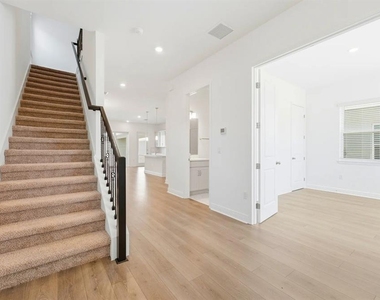 16453 Hamlin View Street - Photo Thumbnail 1