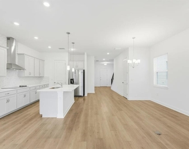 16453 Hamlin View Street - Photo Thumbnail 10