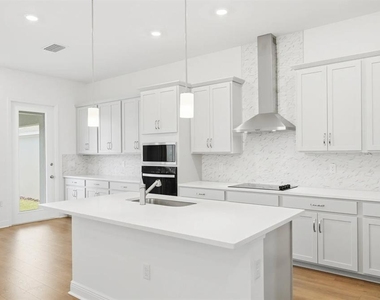 16453 Hamlin View Street - Photo Thumbnail 7
