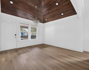 1225 E Amelia Street - Photo Thumbnail 6