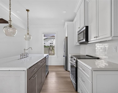 1225 E Amelia Street - Photo Thumbnail 12