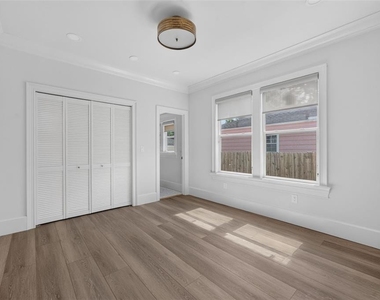 1225 E Amelia Street - Photo Thumbnail 16
