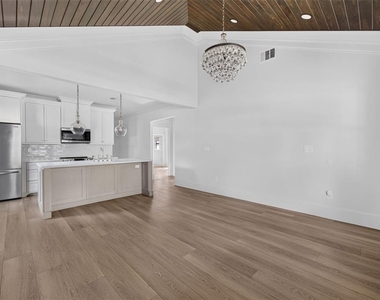 1225 E Amelia Street - Photo Thumbnail 5
